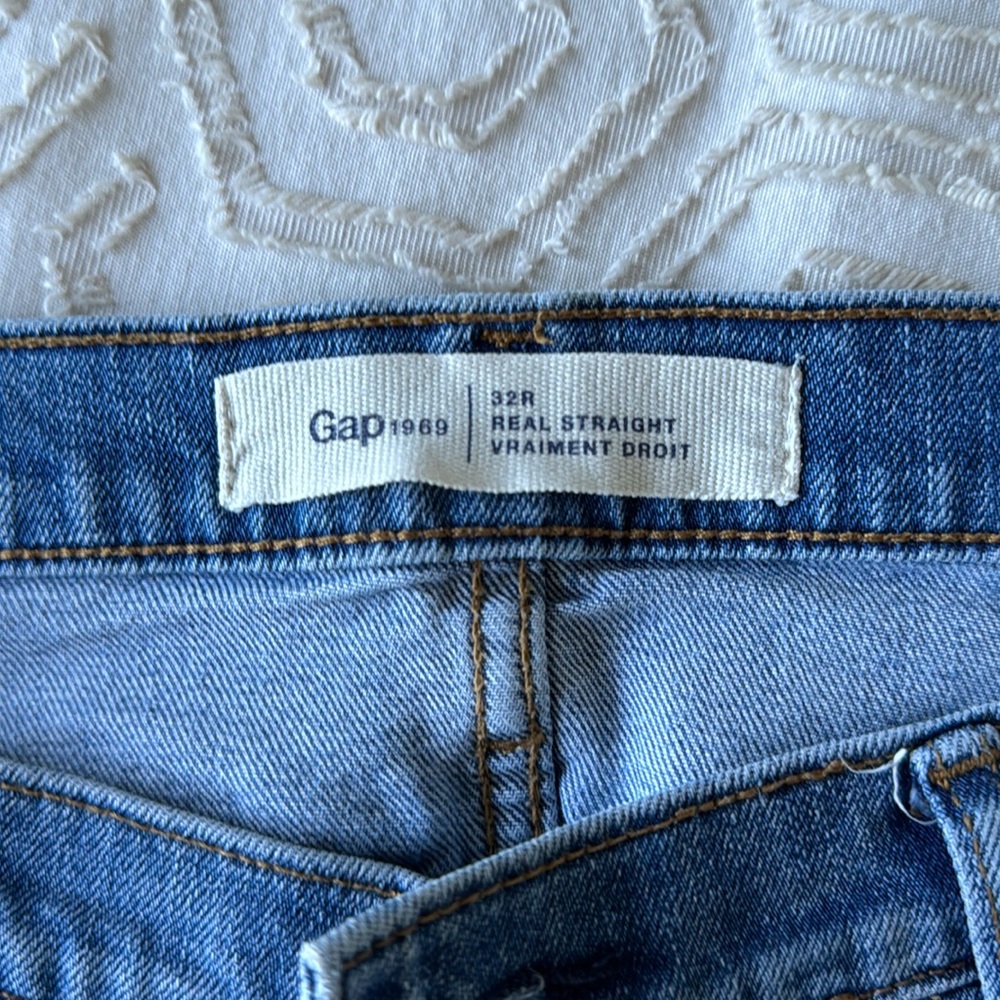 GAP straight jeans 32R